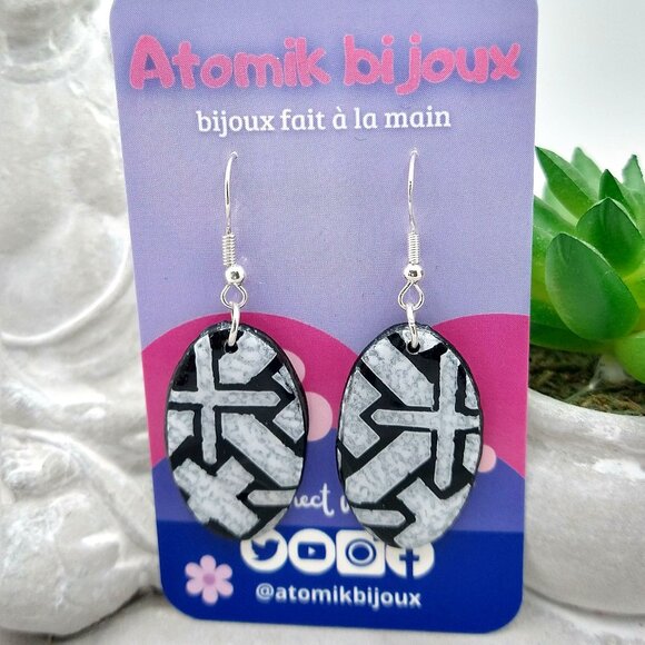 Handmade black and white polymer clay earrings. Boucles d'oreilles - Picture 5 of 5